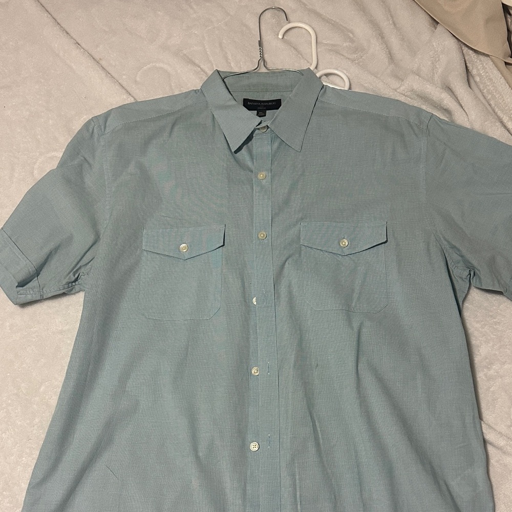 Banana Republic Men's Light Blue Button Down Shirt
